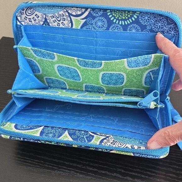 Vera Bradley Blue and Green Patterned Accessory - Picture 4 of 6